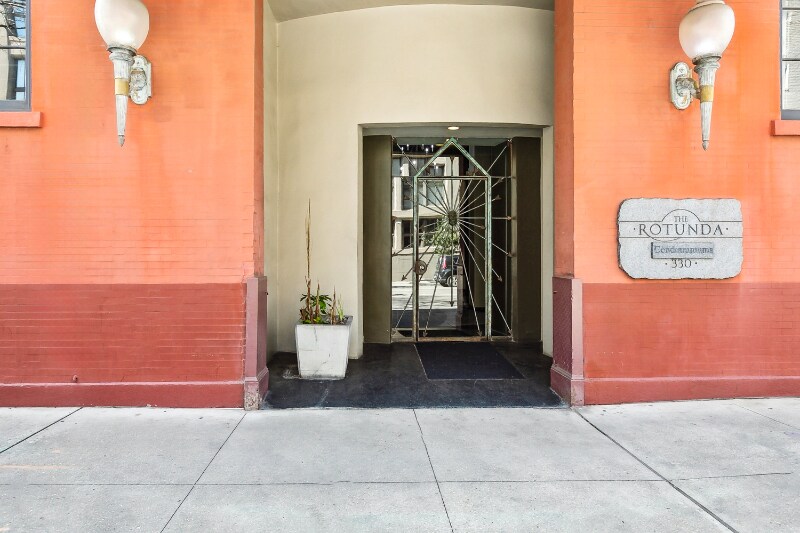 330 Julia St in New Orleans, LA - Foto de edificio