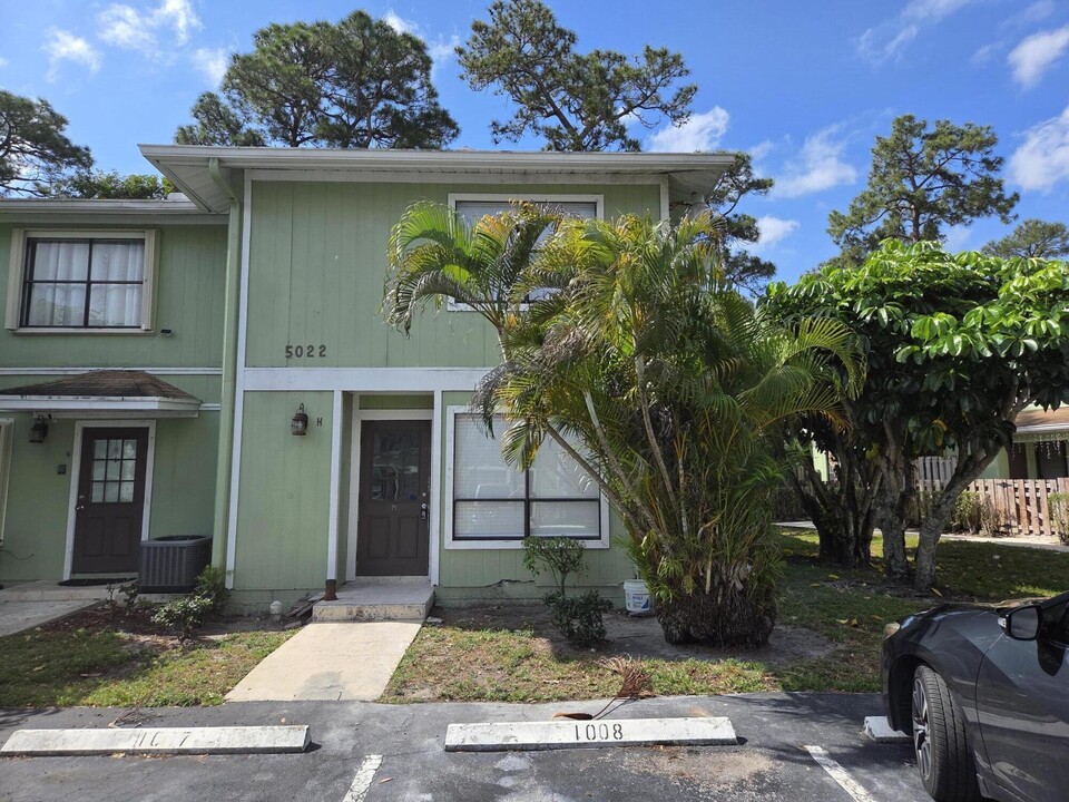 5022 Society Pl W in West Palm Beach, FL - Building Photo