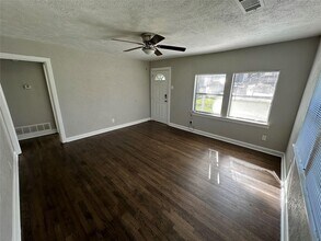 1210 Lindsey St in Denton, TX - Building Photo - Building Photo