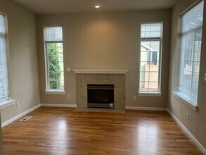 36225 SE Isley St in Snoqualmie, WA - Foto de edificio - Building Photo