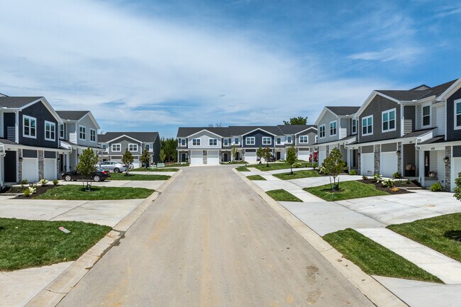 Sandstone Townhomes in Bonner Springs, KS - Building Photo - Building Photo