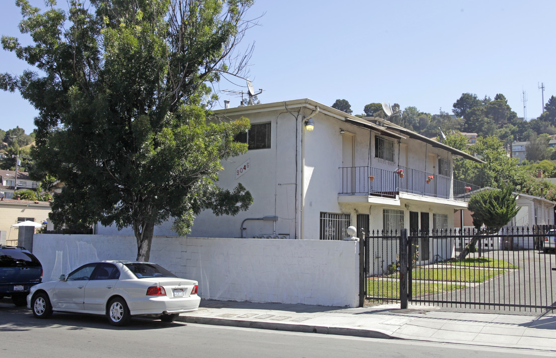 9046 Macarthur Blvd in Oakland, CA - Foto de edificio