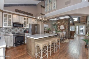 5804 N Scottsdale Rd in Paradise Valley, AZ - Building Photo