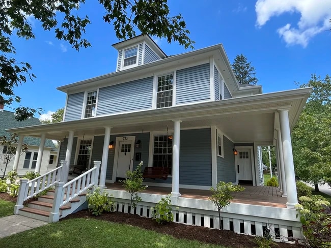 property at 723 E 10th St