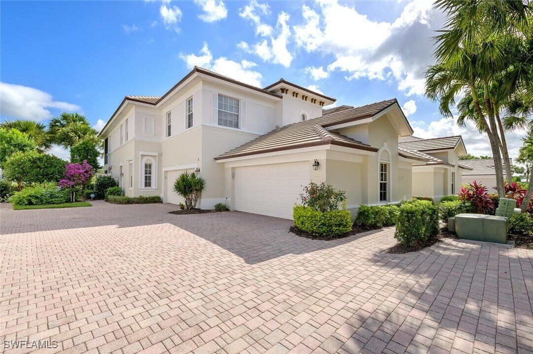 10105 Valiant Ct in Miromar Lakes, FL - Building Photo