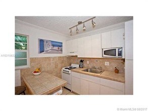 528 Meridian Ave-Unit -202A in Miami Beach, FL - Building Photo - Building Photo
