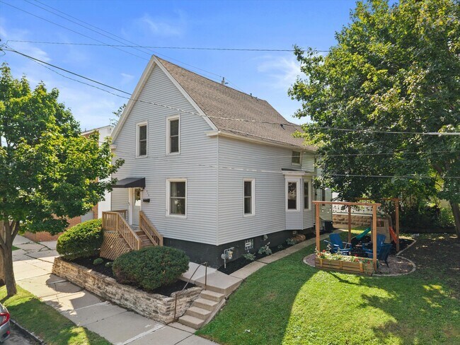 property at 915 E Homer St
