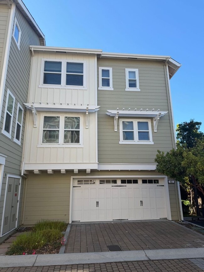 property at 401 S Hummingbird Ln