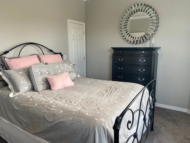 823 SE Villandry Way in Port St. Lucie, FL - Foto de edificio - Building Photo