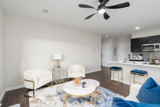 Station on Main in Edwardsville, IL - Foto de edificio - Interior Photo