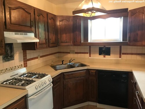 135 Brook St-Unit -T02 in Brookline, MA - Building Photo - Building Photo