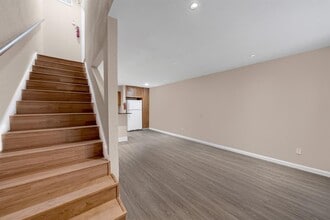 2110 Wilcrest Dr in Houston, TX - Building Photo - Building Photo
