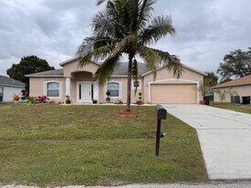 237 SW Grove Ave in Port St. Lucie, FL - Building Photo