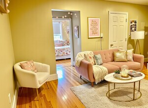 66 Egmont St, Unit 3 in Brookline, MA - Foto de edificio - Building Photo