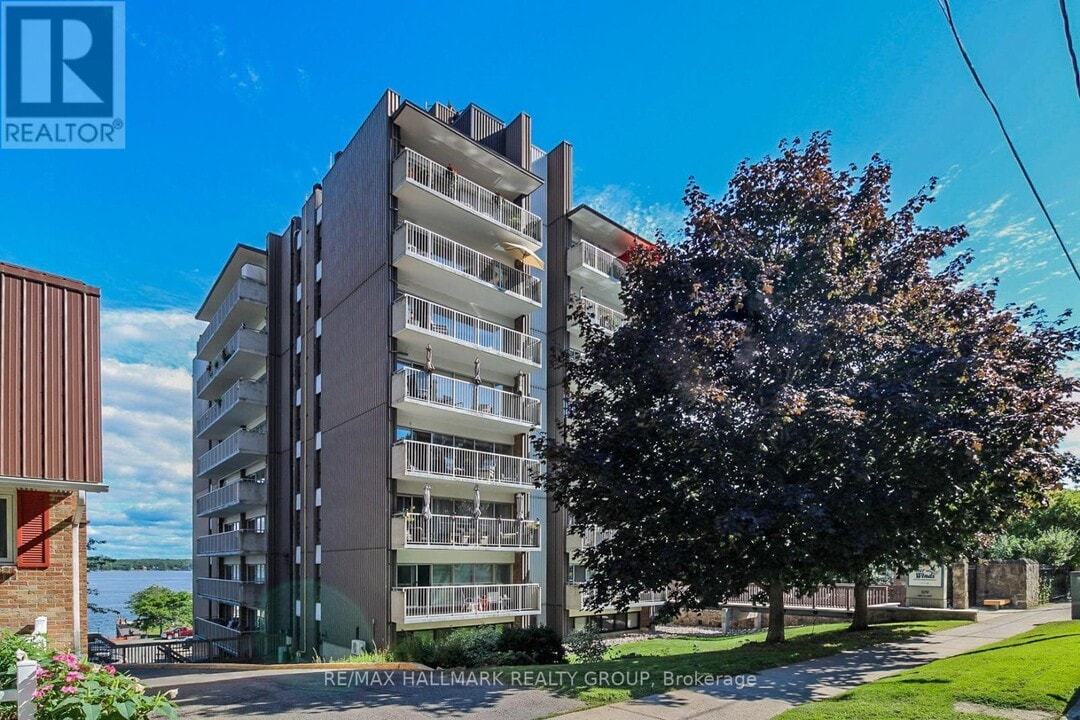 109 King St E in Brockville, ON - Building Photo