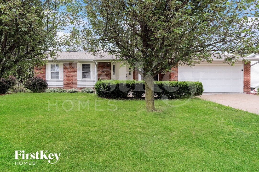 706 Boca Chica Dr in Fenton, MO - Foto de edificio