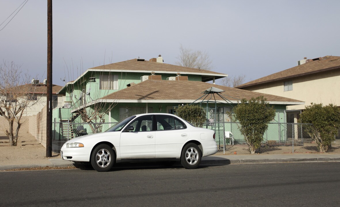 1160 Deseret Ave in Barstow, CA - Foto de edificio