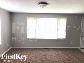 10153 Lawnhaven Dr in Indianapolis, IN - Foto de edificio - Building Photo