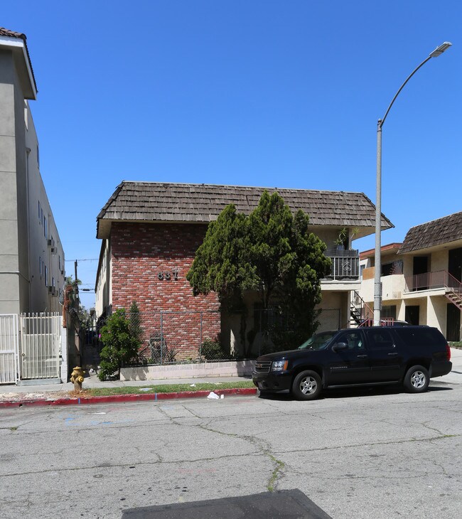 837 S Ardmore Ave in Los Angeles, CA - Foto de edificio - Building Photo