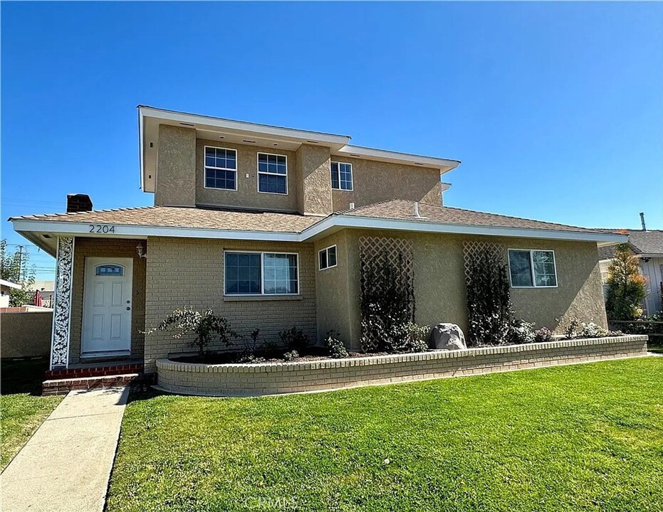 2204 Conquista Ave in Long Beach, CA - Foto de edificio