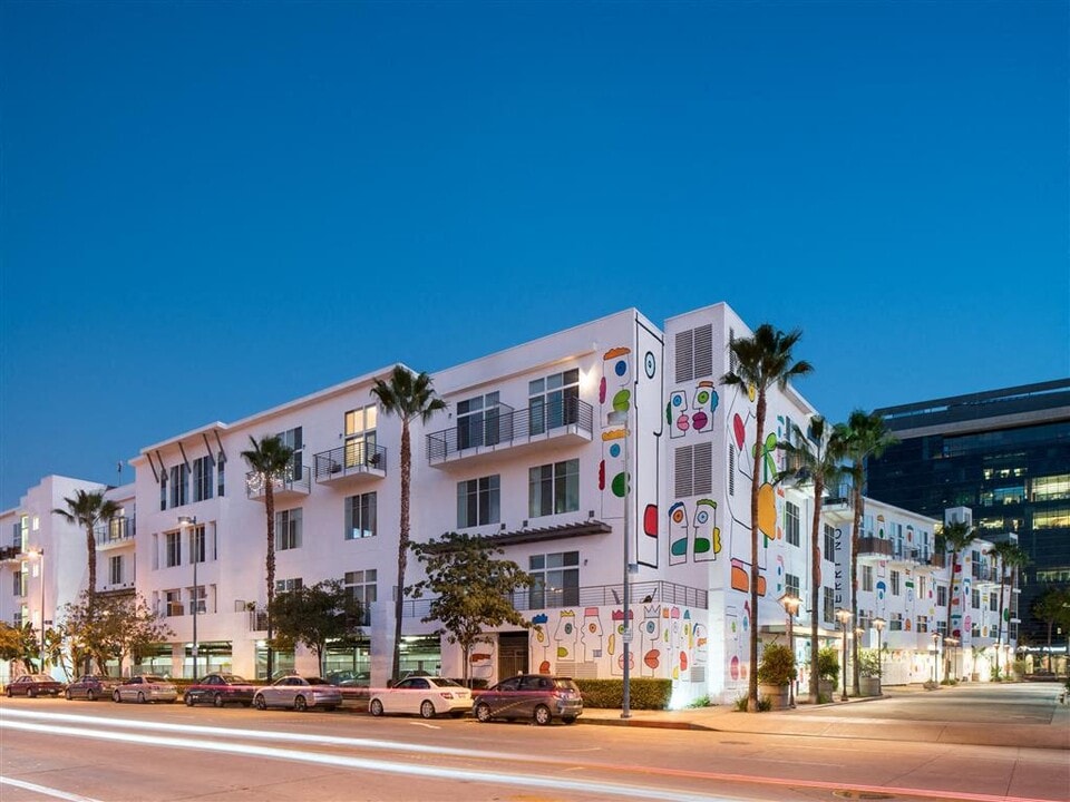 Lofts at Noho Commons in North Hollywood, CA - Foto de edificio