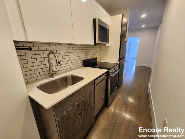 40 Joy St, Unit 8
