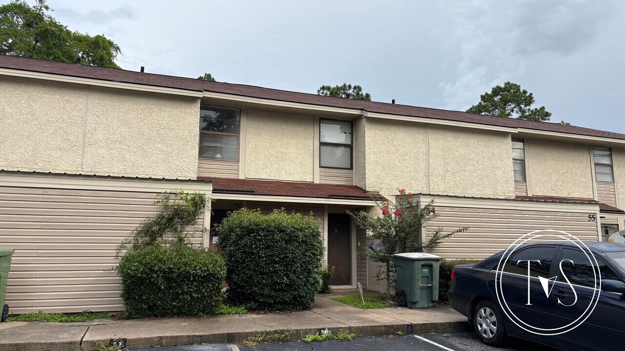 901 Olmstead Dr in Hinesville, GA - Building Photo