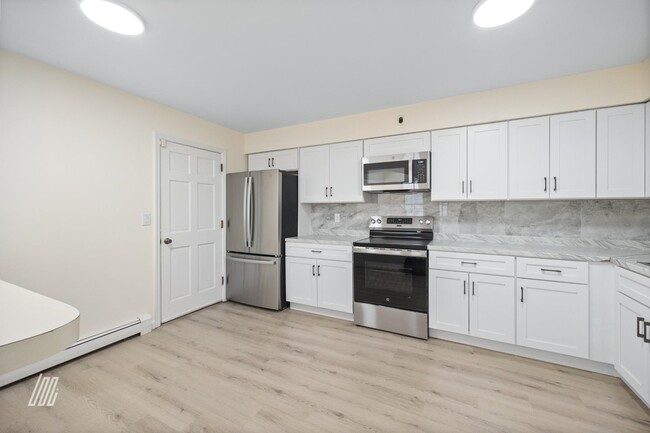 62 Edgewater Pl in Edgewater, NJ - Building Photo - Building Photo