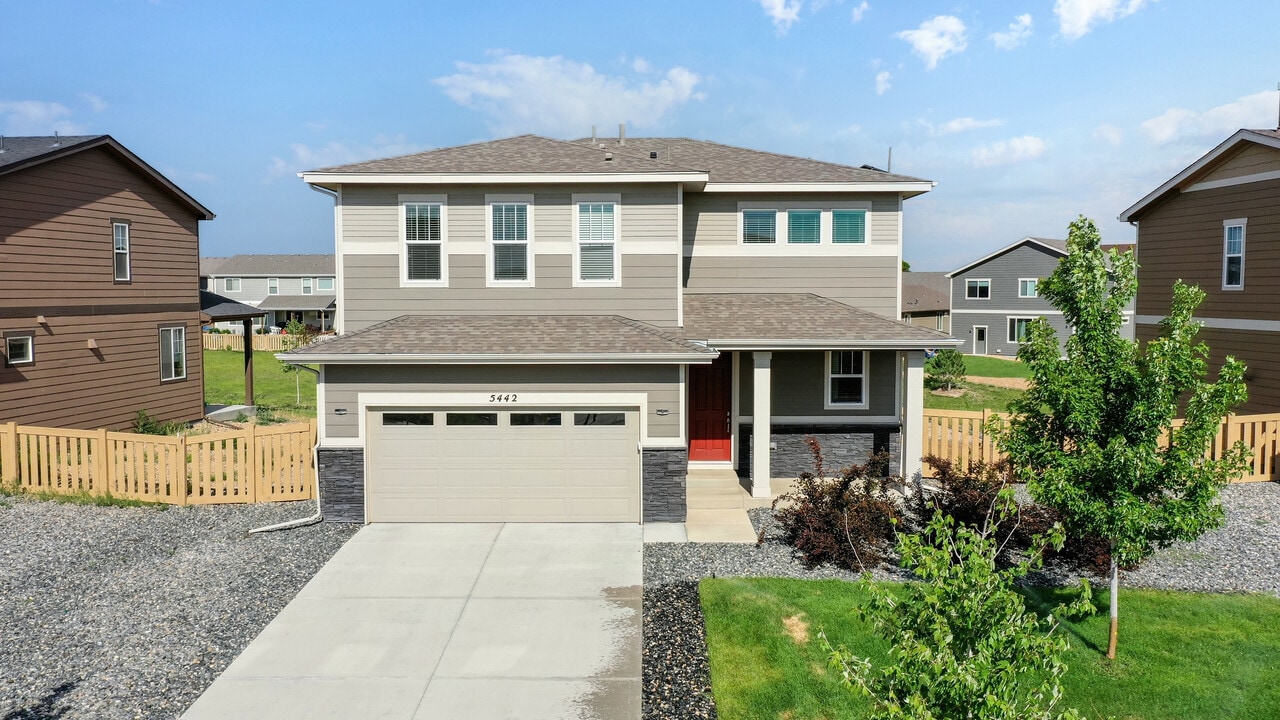 5442 Eagle Creek Dr in Timnath, CO - Building Photo