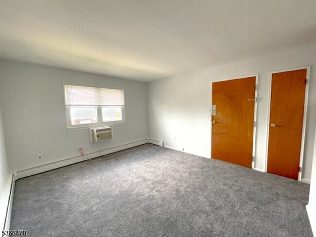 76 Frederick St in Belleville, NJ - Building Photo - Building Photo