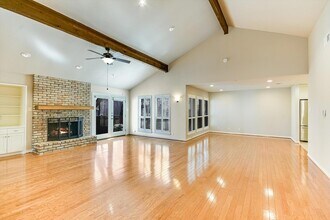 8405 Cima Serena Ct in Austin, TX - Foto de edificio - Building Photo