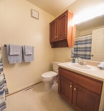 Woodlane Apartments in Charlottesville, VA - Foto de edificio - Building Photo