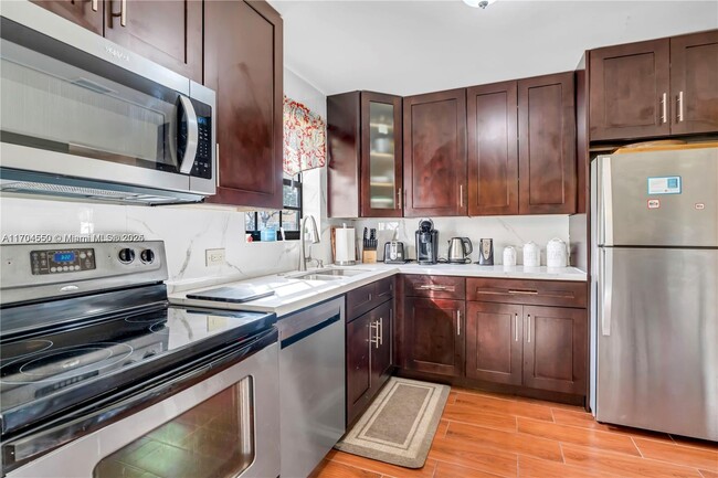 1430 NW 200th St in Miami, FL - Building Photo - Building Photo