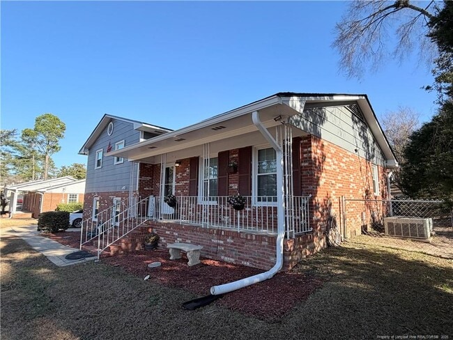 4946 Pinewood Dr in Hope Mills, NC - Building Photo - Building Photo