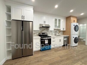 6 Caithness St E in Hamilton, ON - Building Photo - Building Photo