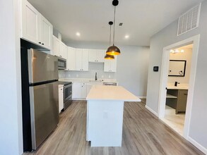 487 Lincoln St-Unit -2 in Marlborough, MA - Foto de edificio - Building Photo