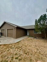 2839 SW Umatilla Ave in Redmond, OR - Building Photo
