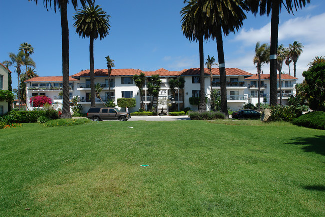 Burrton Circle in Santa Barbara, CA - Building Photo - Building Photo