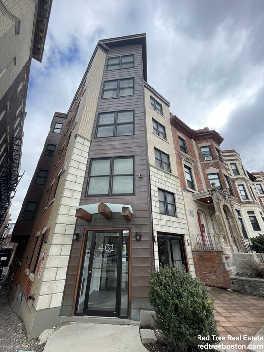 461 Park Dr, Unit 304 in Boston, MA - Building Photo