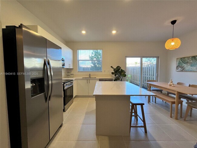 2627 SE 28th Dr in Homestead, FL - Building Photo - Building Photo