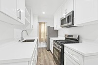 12TH1323 in Santa Monica, CA - Building Photo - Interior Photo