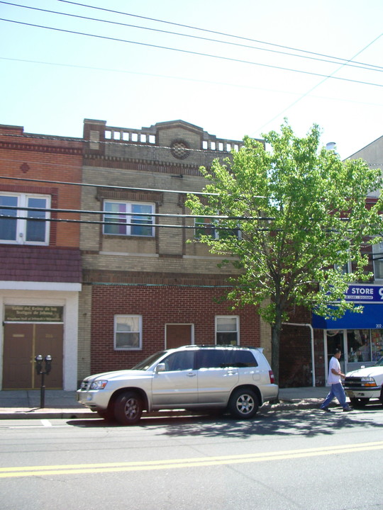 204 Anderson Ave in Fairview, NJ - Building Photo