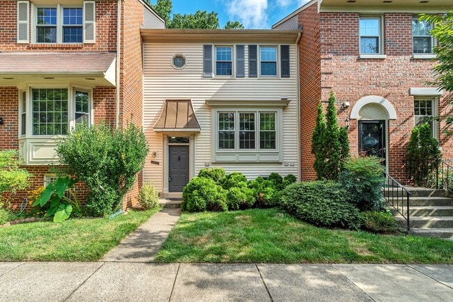 property at 2826 Kelly Square