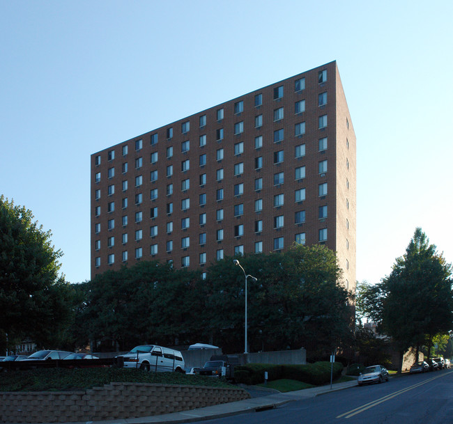 Towne House Apartments in Allentown, PA - Building Photo - Building Photo