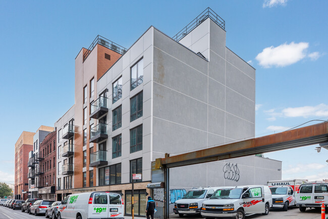 Silver Point Apartments