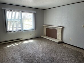 704 Miller Ct, Unit C in Rawlins, WY - Building Photo - Building Photo