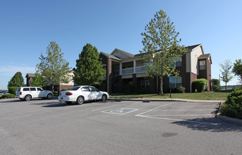 Grand Summit I/II in Grandview, MO - Foto de edificio - Building Photo