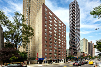 446 E 86th St in New York, NY - Foto de edificio - Building Photo