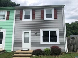 206 Greentree Park in Charlottesville, VA - Building Photo