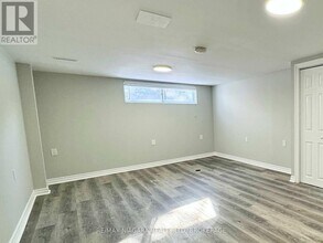 7 E Hampton Rd in St Catharines, ON - Building Photo - Building Photo